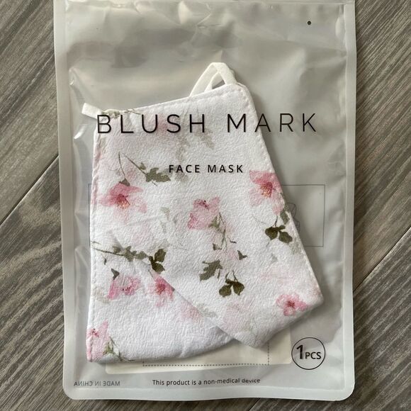 NWT BLUSH MARK Floral Face Mask - Picture 1 of 3